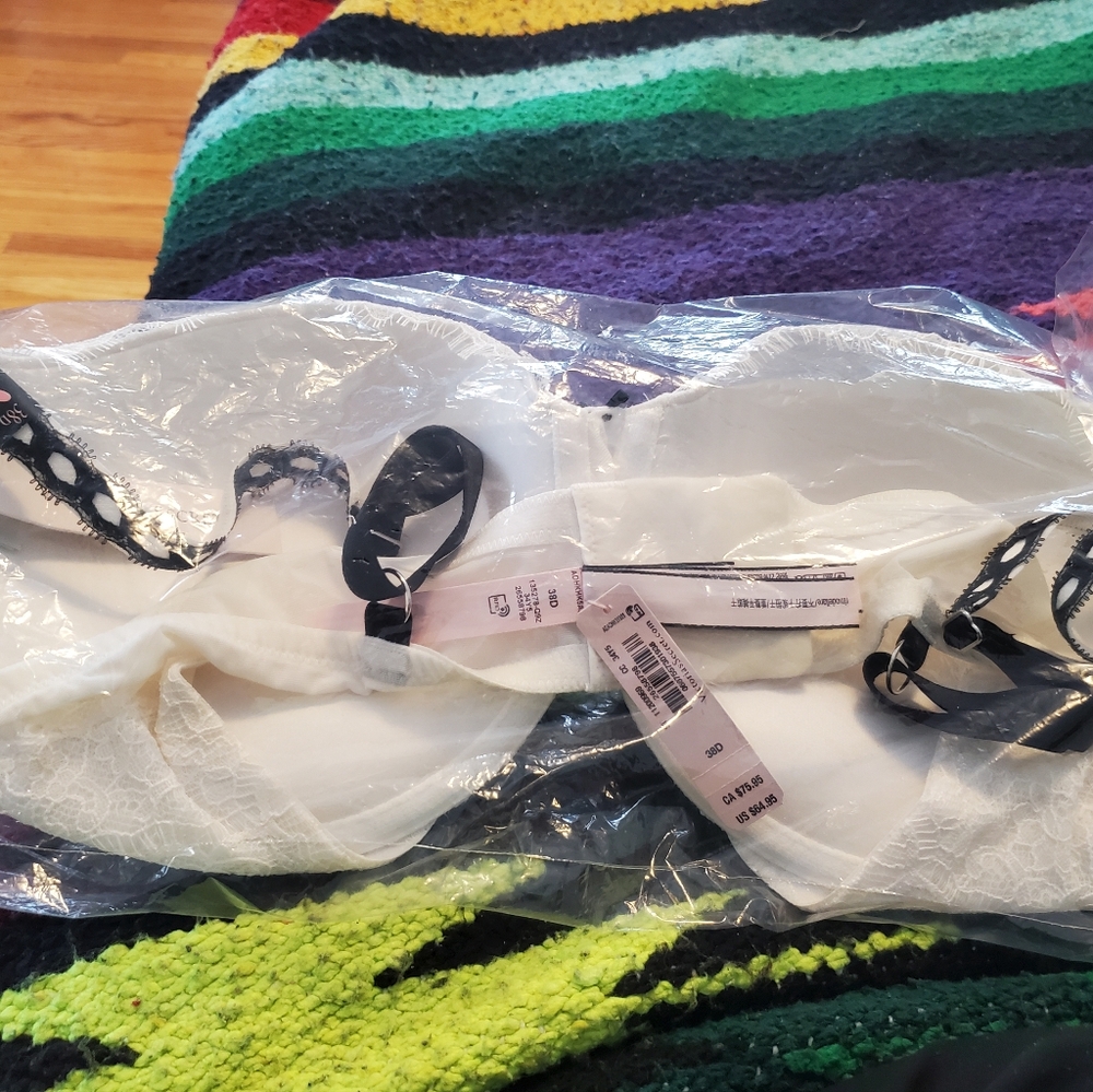 VS NWT Lace Bra - 38D